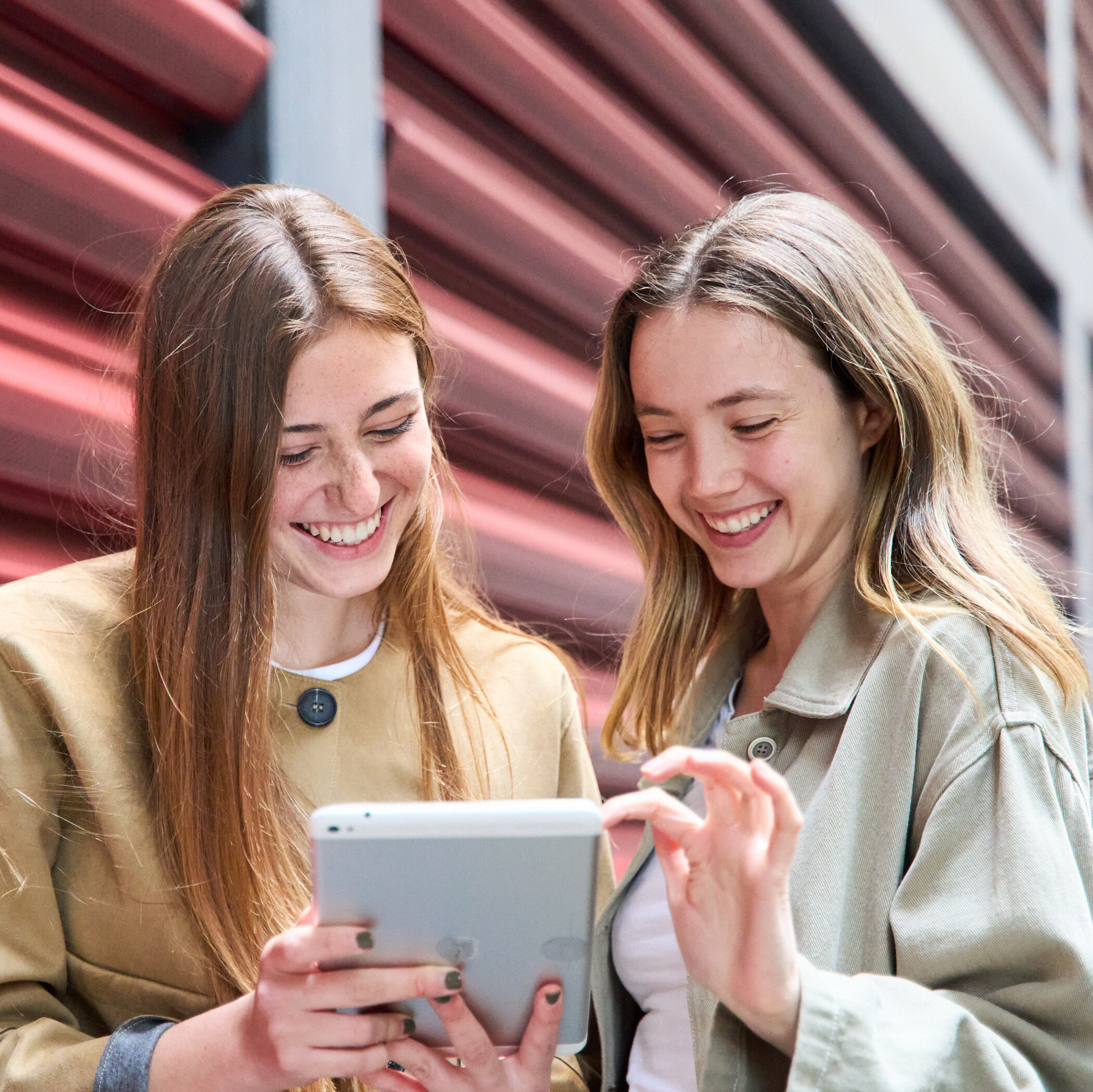 Junge Frauen mit Tablet